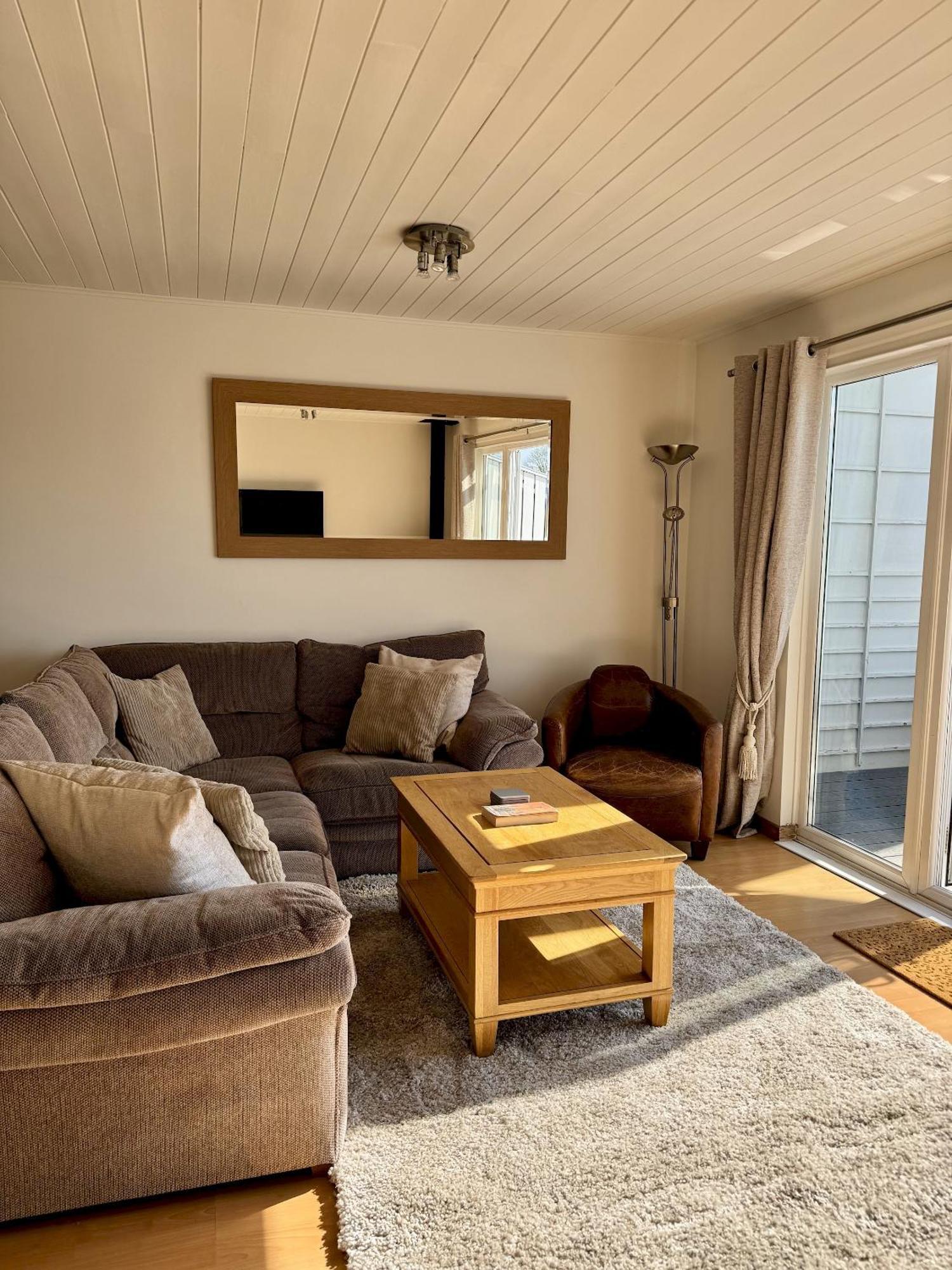 Medway Hot Tub Lodge South Cerney Ngoại thất bức ảnh