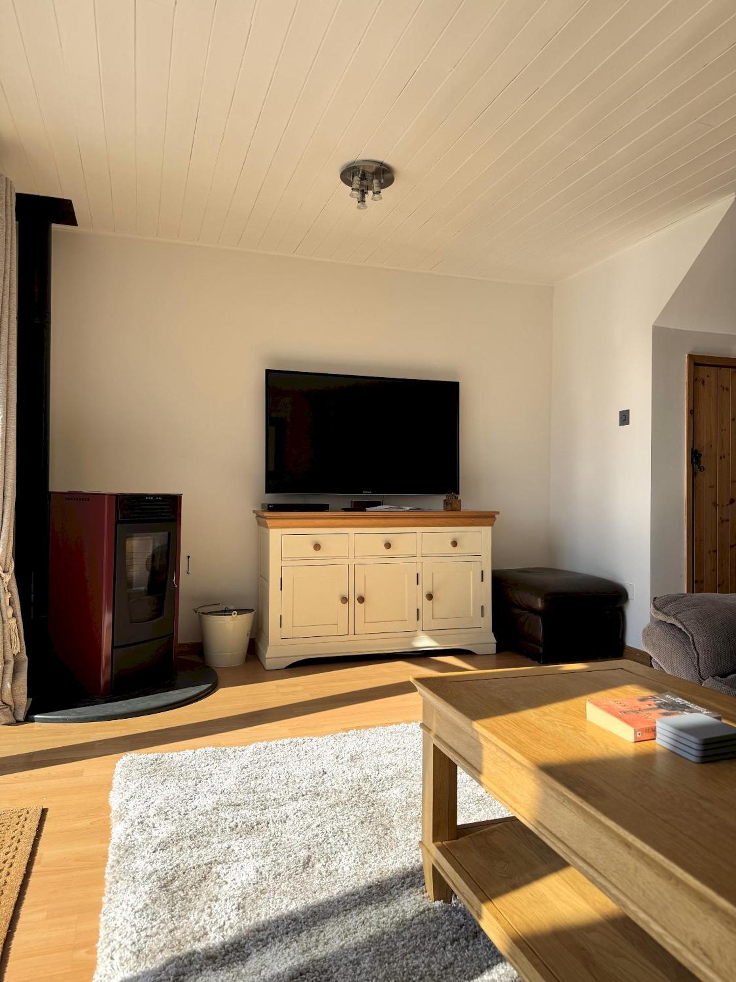 Medway Hot Tub Lodge South Cerney Ngoại thất bức ảnh