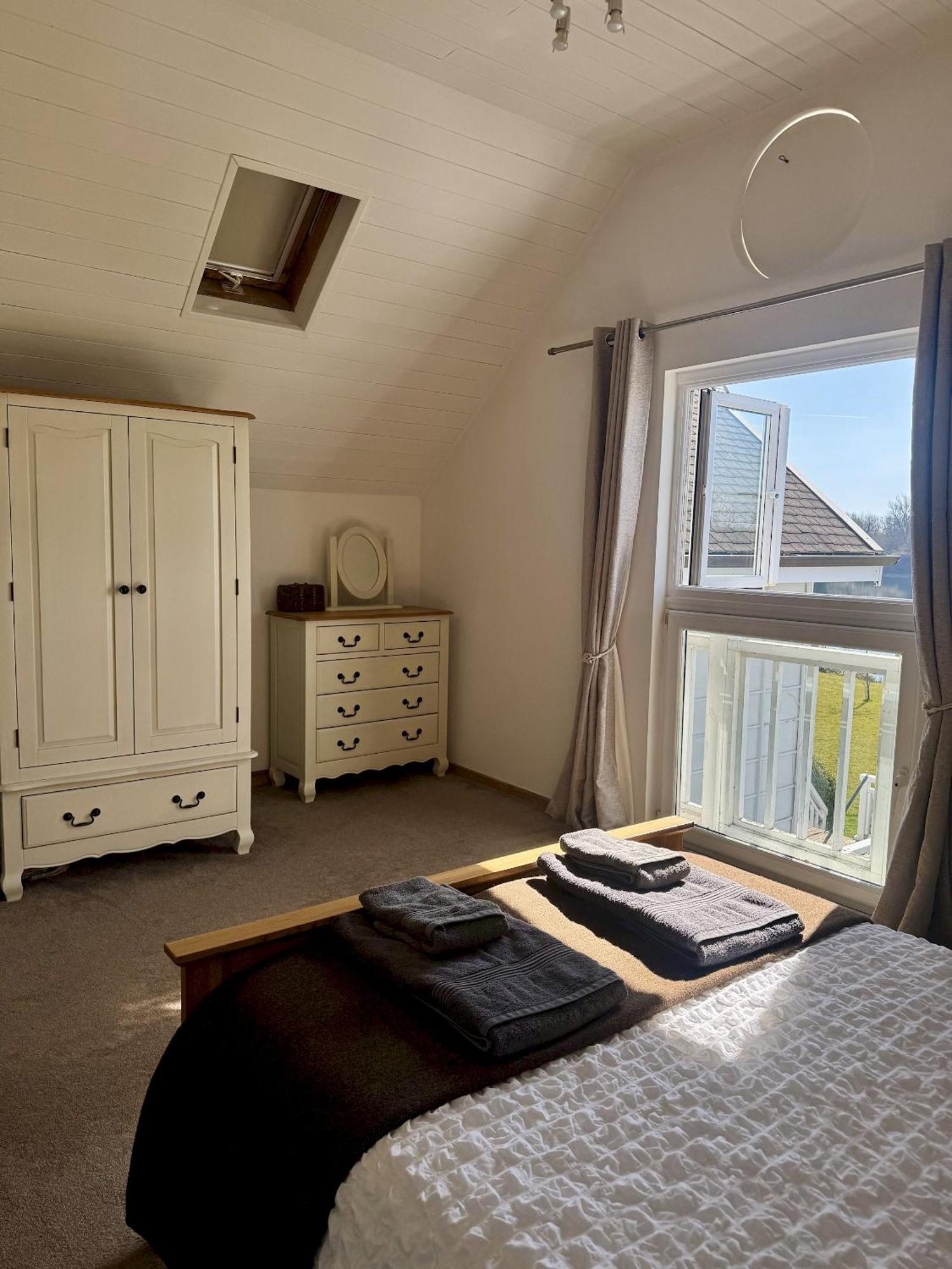 Medway Hot Tub Lodge South Cerney Ngoại thất bức ảnh